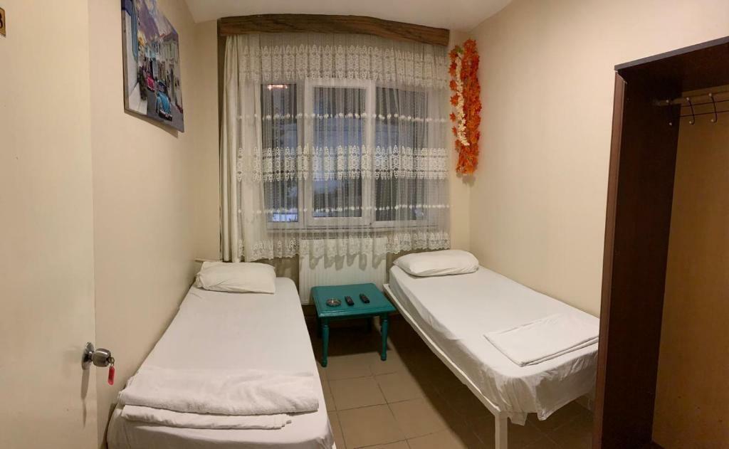 Hayat Pansiyon Hostel Istanbul Exterior foto